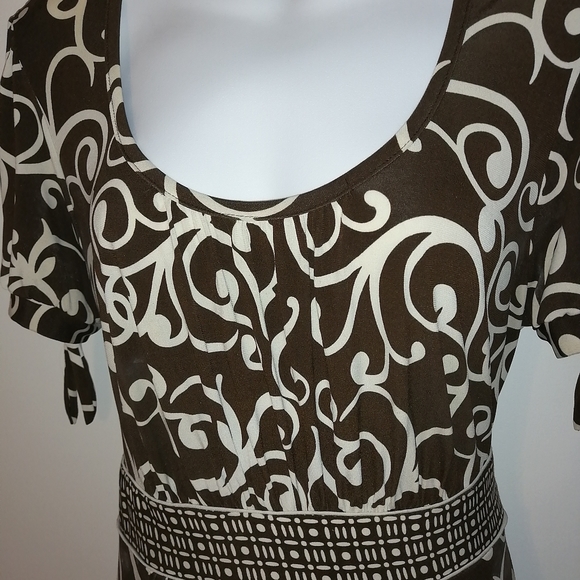 Brown and White Dress - Picture 2 of 3